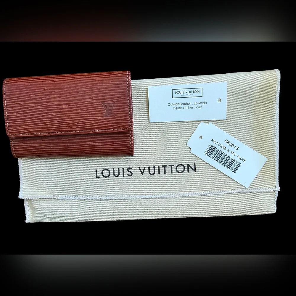 ✨️LOUIS VUITTON EPI LEATHER 6 KEY HOLDER - Picture 3 of 5